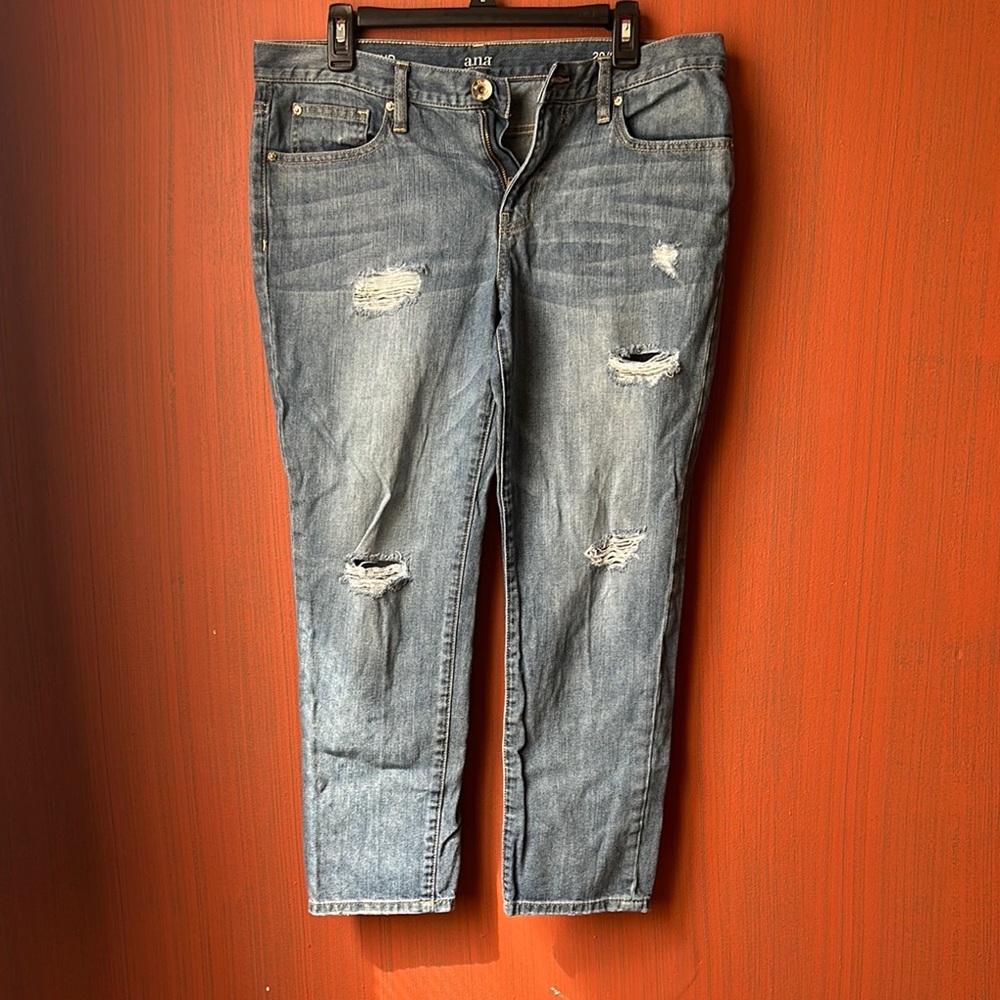 A.n.a Distressed Blue boyfriend Jeans 29